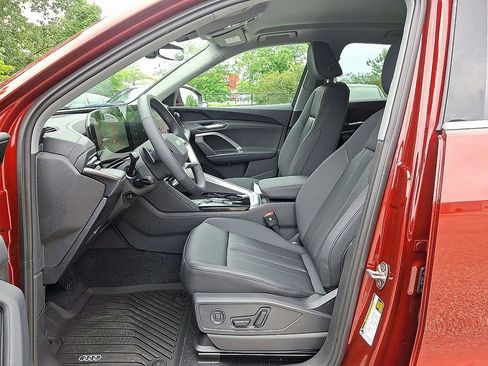 Used 2025 Audi Q5 Premium w/ 19" Wheel Package AWD/4WD image 6