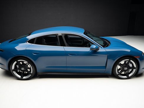 Used 2022 Porsche Taycan 4S image 32