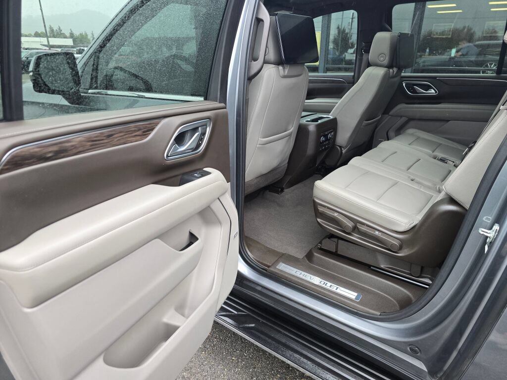 Used 2021 Chevrolet Suburban LT w/ LT Signature Package AWD/4WD image 11