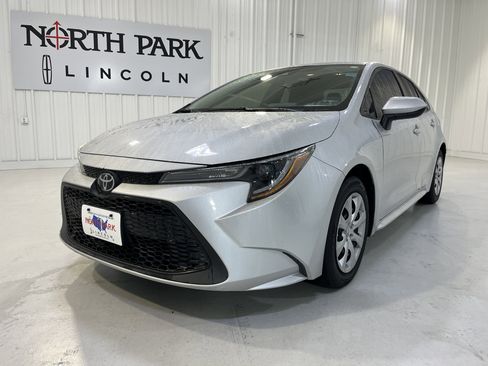 Used 2022 Toyota Corolla LE image 17