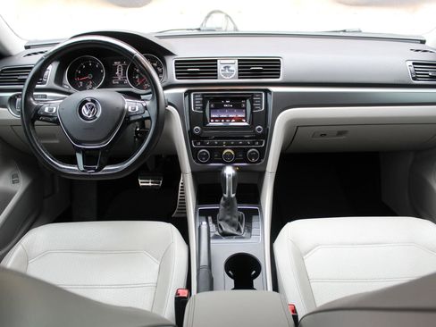 Used 2016 Volkswagen Passat 1.8T R-Line w/ R-Line Lighting Package image 15