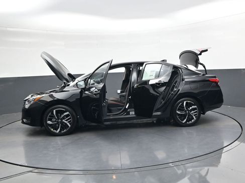 New 2025 Nissan Versa SR w/ Trunk Package image 37