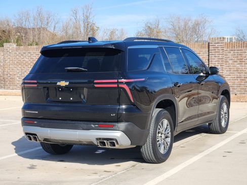 Used 2024 Chevrolet Traverse LT image 6