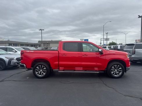 Used 2022 Chevrolet Silverado 1500 LT AWD/4WD image 2