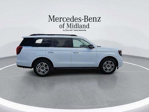 Used 2025 Ford Expedition Active AWD/4WD image 9