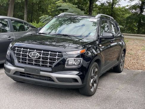 Used 2025 Hyundai Venue SEL FWD image 3