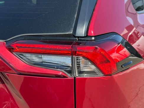 Used 2021 Toyota RAV4 LE image 18