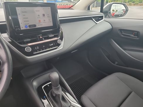 Used 2025 Toyota Corolla LE image 20