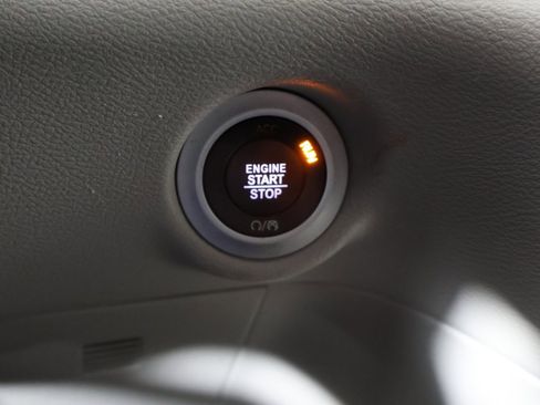 Used 2022 Chrysler Pacifica Touring-L image 36