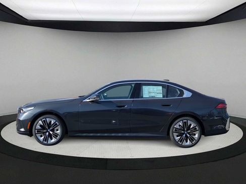 Used 2026 BMW 530i xDrive w/ Premium Package AWD/4WD image 5