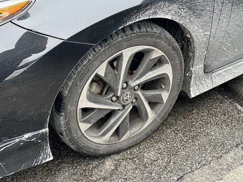 Used 2017 Toyota Corolla iM image 2