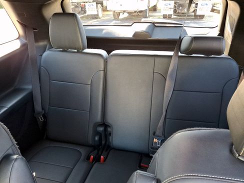Used 2023 Chevrolet Traverse LT w/ LT Premium Package AWD/4WD image 10