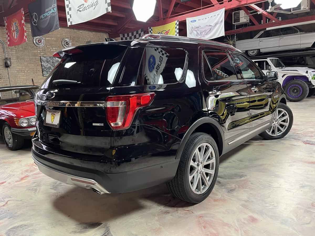 Used 2017 Ford Explorer Limited w/ Equipment Group 303A AWD/4WD image 2