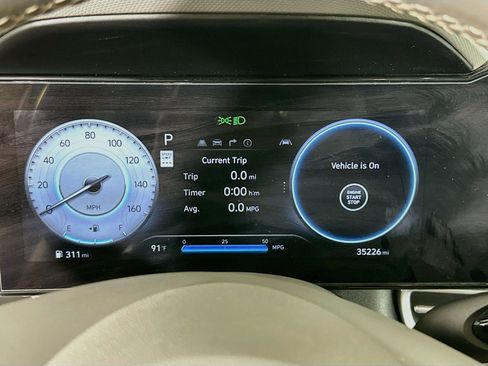 Used 2025 Hyundai Elantra SEL FWD image 19