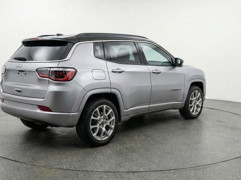 Used 2025 Jeep Compass Limited image 9