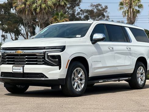 New 2025 Chevrolet Suburban Premier image 8