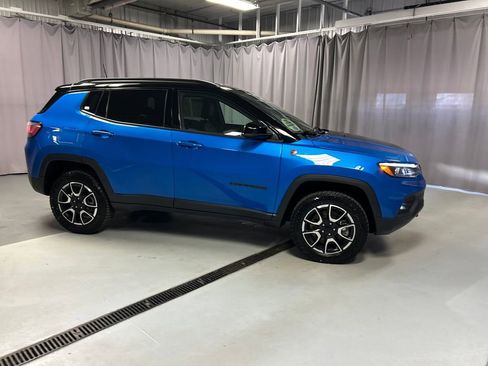 Used 2024 Jeep Compass Trailhawk w/ Trailhawk Elite Group AWD/4WD image 8