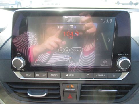 Used 2024 Nissan Altima 2.5 SV image 18