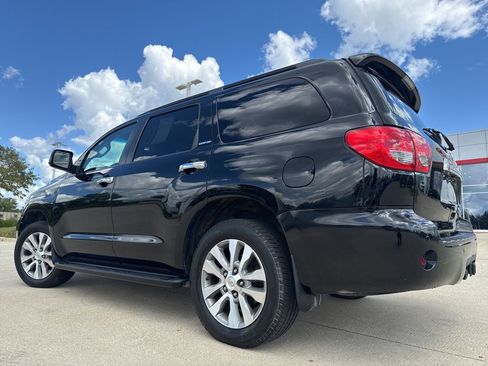 Used 2017 Toyota Sequoia Limited w/ Safety & Convenience Package image 4