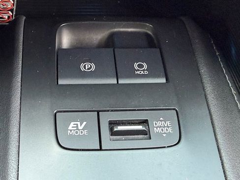 Certified 2023 Toyota Venza Nightshade image 21