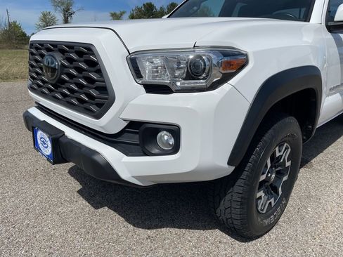 Used 2021 Toyota Tacoma TRD Off-Road w/ Technology Package image 9