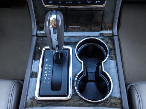 Used 2015 Lincoln Navigator 4WD image 29