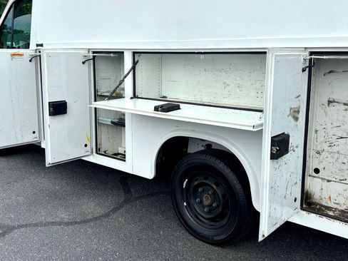 Used 2017 Ford Transit 350 138 w/ Interior Upgrade Package image 9