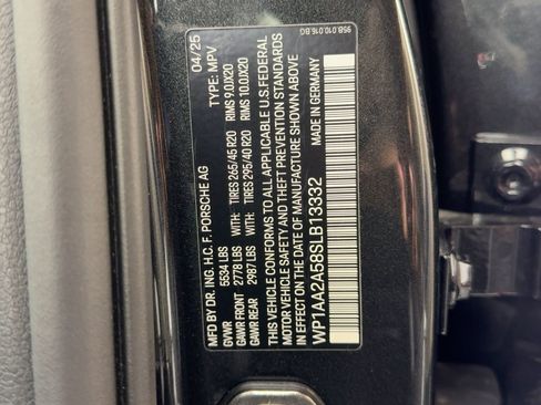 Certified 2025 Porsche Macan image 21