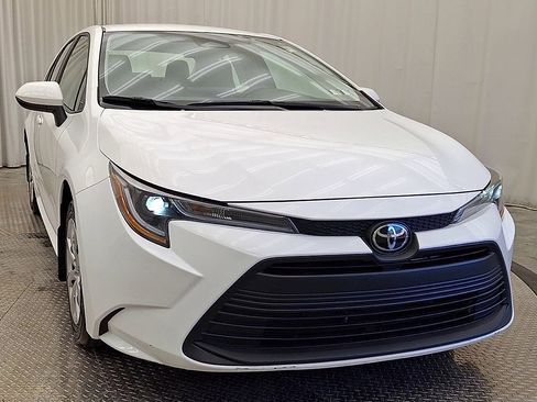 Used 2025 Toyota Corolla LE image 6