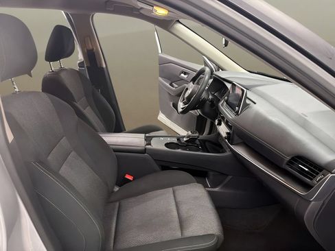 Used 2024 Nissan Rogue SV FWD image 30
