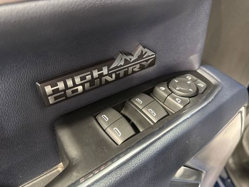 Used 2023 Chevrolet Silverado 1500 High Country w/ High Country Premium Package AWD/4WD image 33