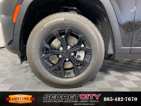 New 2026 Jeep Grand Cherokee L 4WD image 9