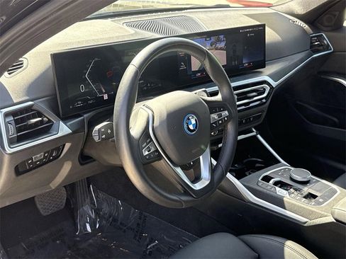 Used 2024 BMW 330e image 8
