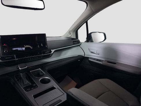 Certified 2025 Toyota Sienna XLE w/ XLE Plus Package image 16
