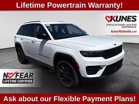 Used 2024 Jeep Grand Cherokee Altitude AWD/4WD image 2