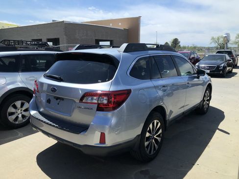 Used 2015 Subaru Outback 2.5i Limited AWD/4WD image 4