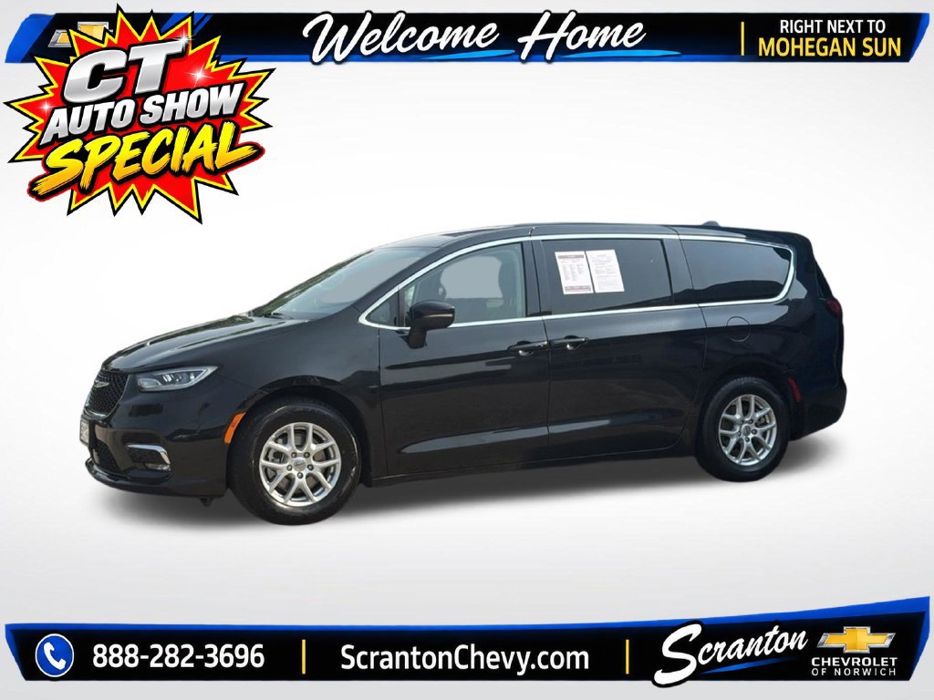 Used 2023 Chrysler Pacifica Touring-L FWD image 3