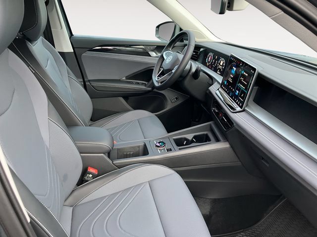 Certified 2026 Volkswagen Tiguan SE AWD/4WD image 15