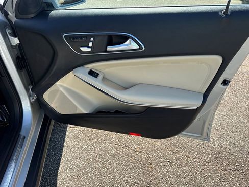 Used 2018 Mercedes-Benz GLA 250 image 14