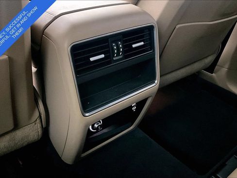 Used 2022 Porsche Cayenne AWD/4WD image 30