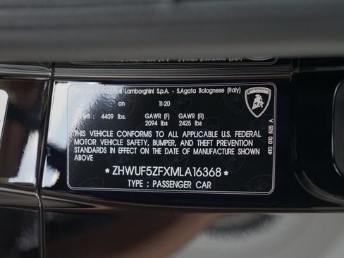 Used 2021 Lamborghini Huracan EVO RWD image 23