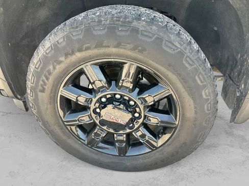 Used 2025 GMC Sierra 2500 AT4 w/ AT4 Premium Plus Package AWD/4WD image 16