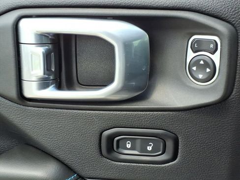 Used 2024 Jeep Wrangler Unlimited Rubicon 4xe image 31