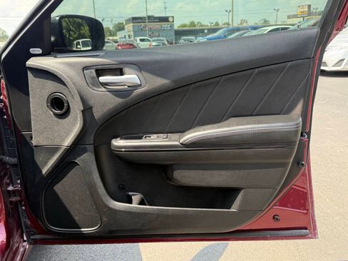 Used 2017 Dodge Charger SXT w/ Blacktop Package RWD image 21