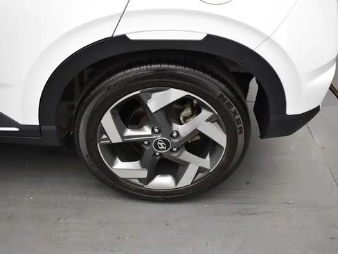 Used 2024 Hyundai Venue Limited FWD image 39