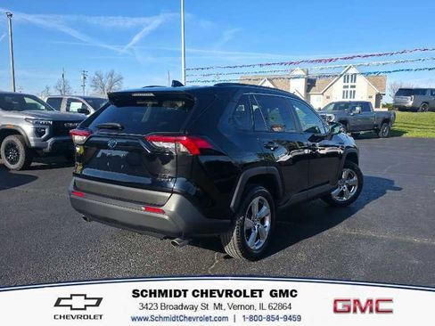 Used 2021 Toyota RAV4 XLE Premium image 5