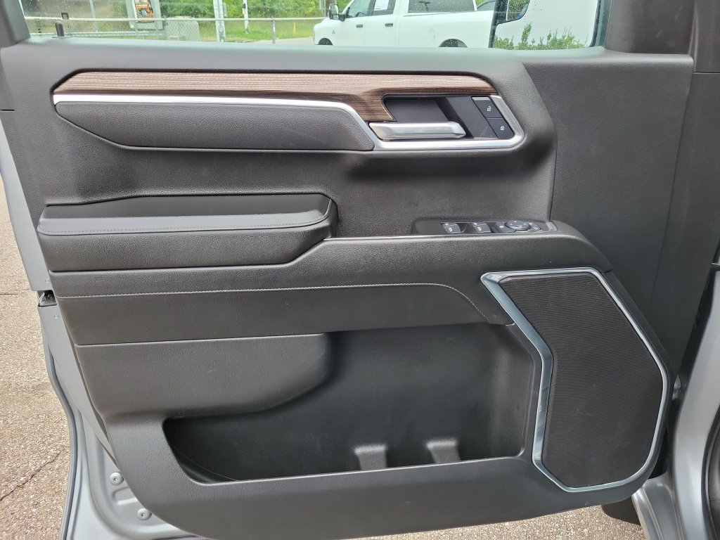 Used 2025 Chevrolet Silverado 1500 LT AWD/4WD image 19
