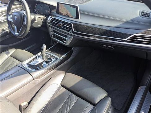 Used 2019 BMW 750i w/ Executive Package image 20