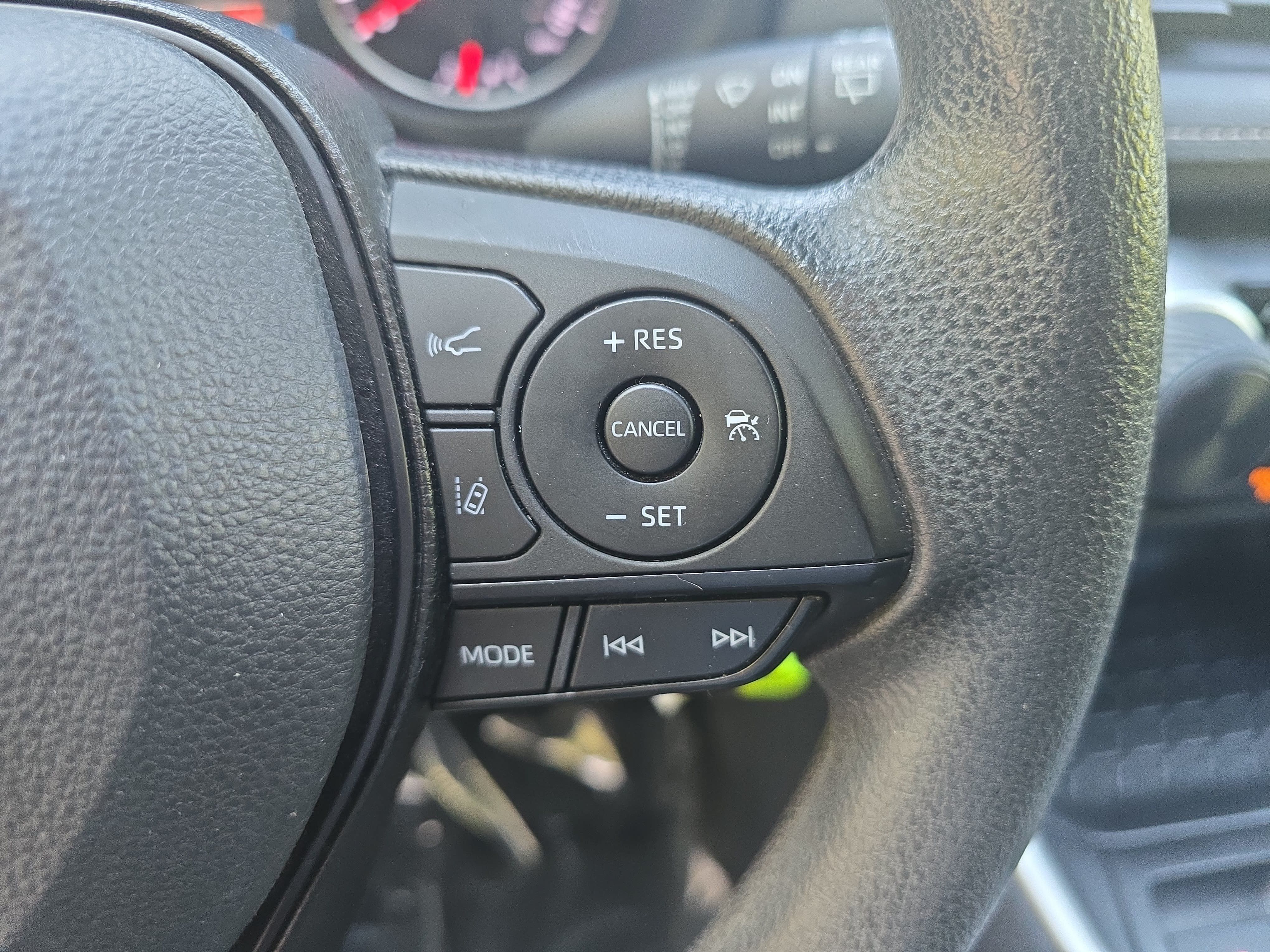 Used 2022 Toyota RAV4 LE FWD image 19