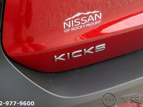 New 2026 Nissan Kicks SR w/ SR Premium Package FWD image 9
